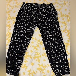 Old Navy Black and White Patterned Ankle Pants